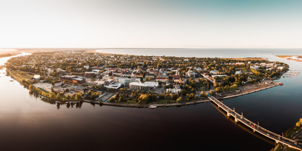 Pärnu on hinnatud turismisihtkoht nii sise- kui välisturistide seas olles jätkuvalt nr 1 sihtkoht pealinn Tallinna järel. Pärnumaa on nii üleriigiliselt kui ka 