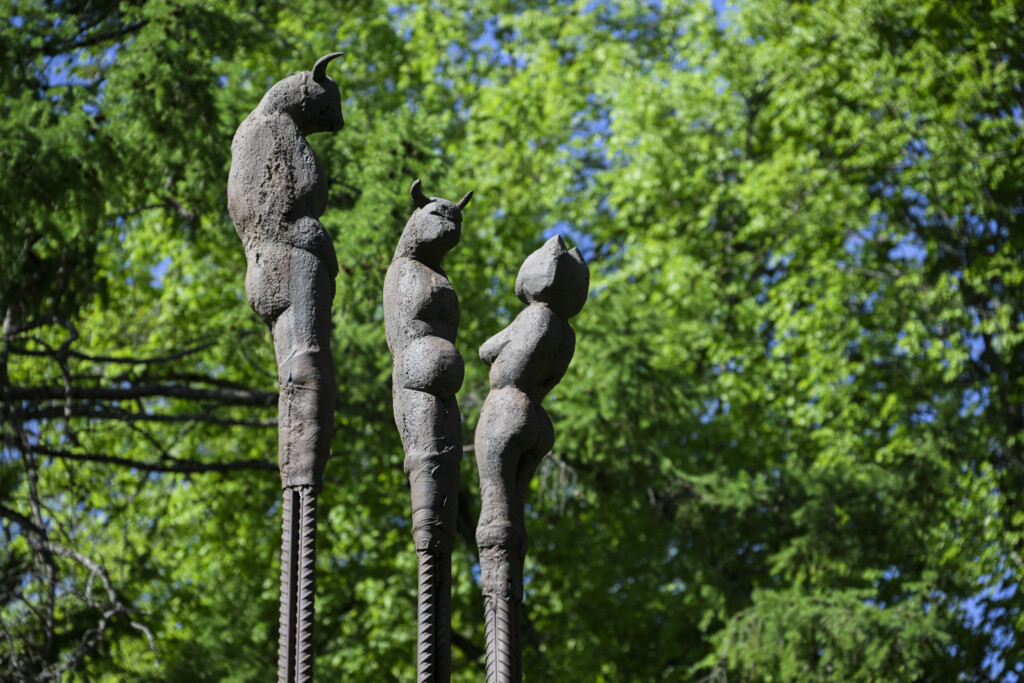 Kenneth Patrick Payne 2002. aasta skulptuur „Susanna ja vanemad“
