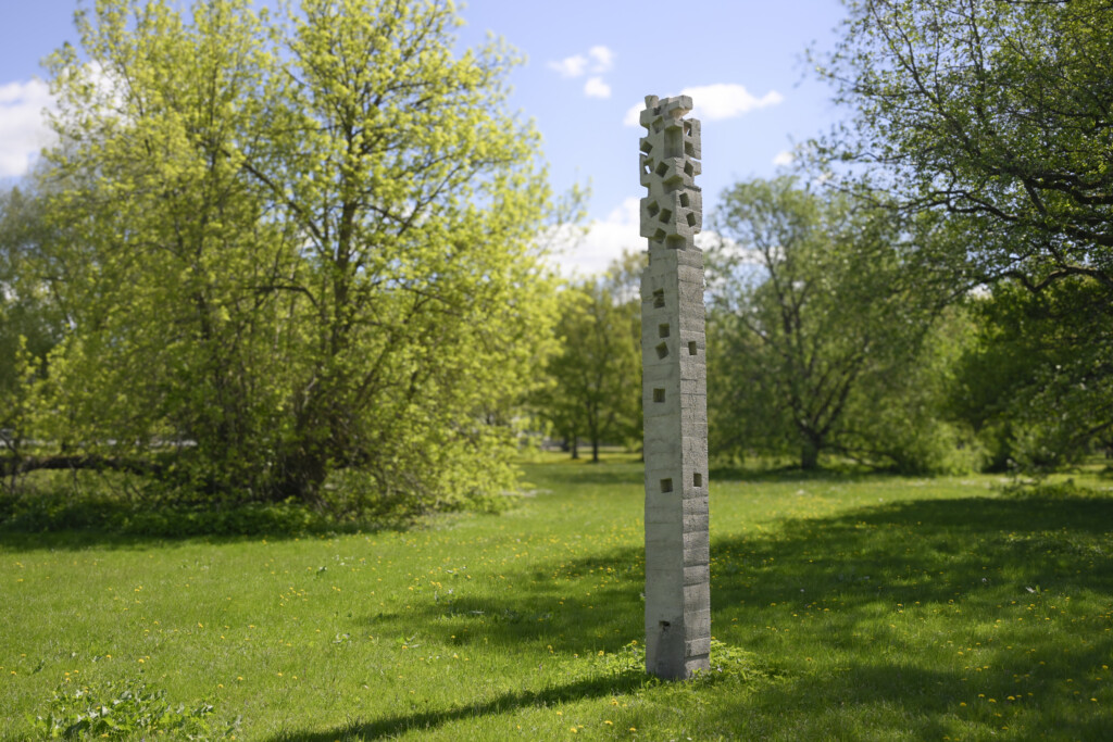 Kārlis Alainis 2002. aasta skulptuur „Lahustumine“