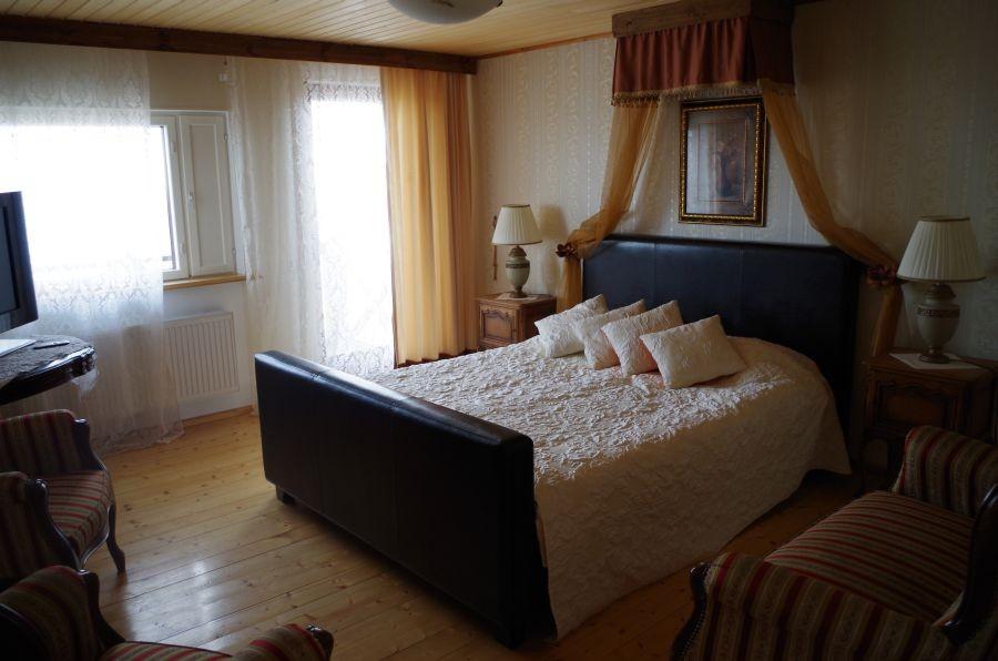 Motel suite with sauna