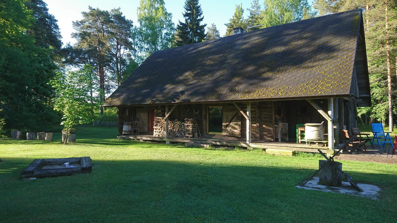 Markna Turismitalu- Pauli Ait ja Saunamaja- kaks väikest armsat palkmaja aia, metsa ja jõe ääres
