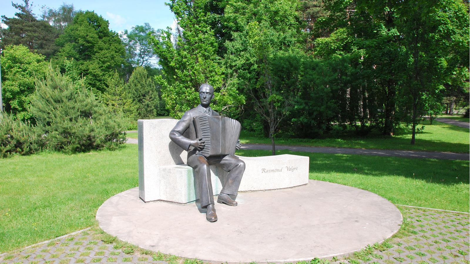 Statue of Raimond Valgre