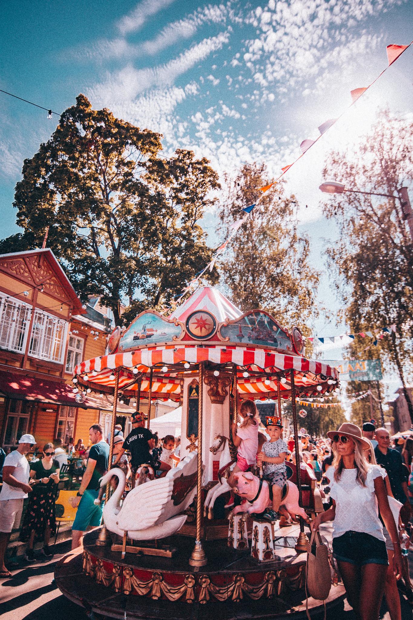 Karuselli buffet oldschool merry-go-round