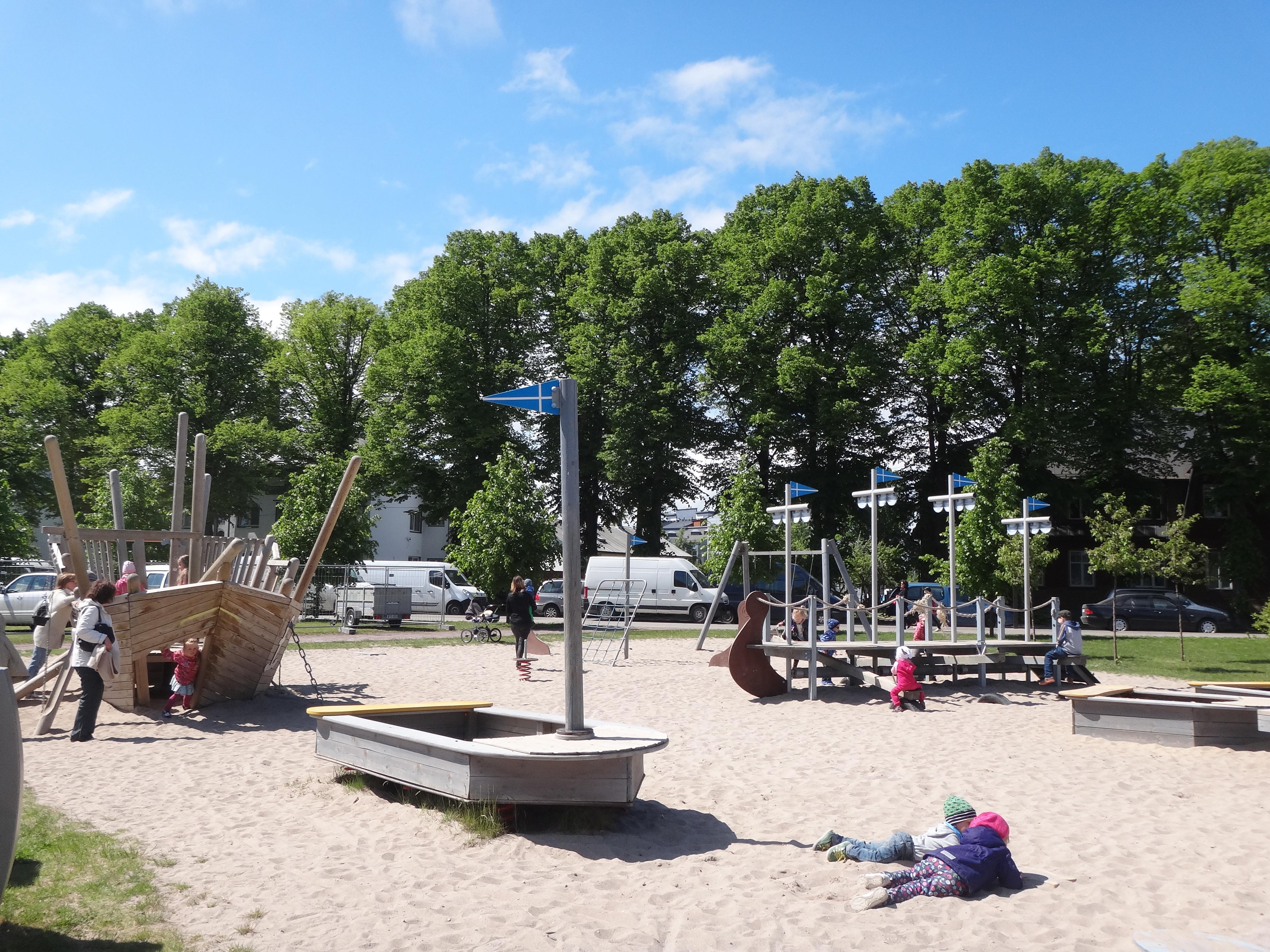Vallikäärun leikkikenttä Pärnussa