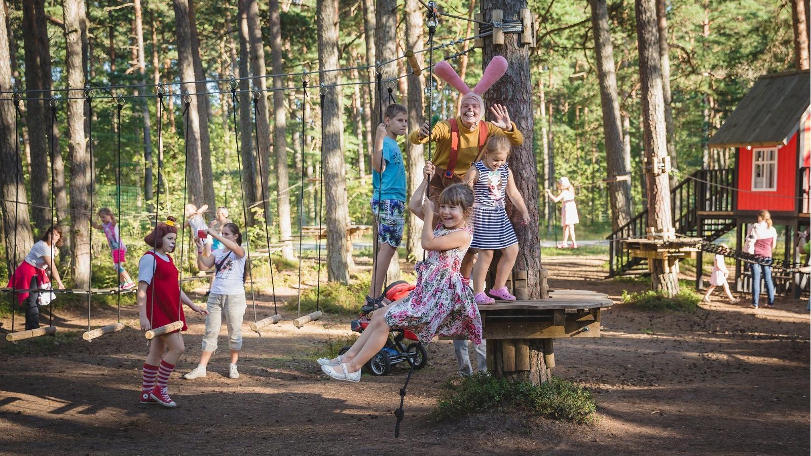 Lotes zemes tematiskais parks - lielākais tematiskais parks visai ģimenei Igaunijā!