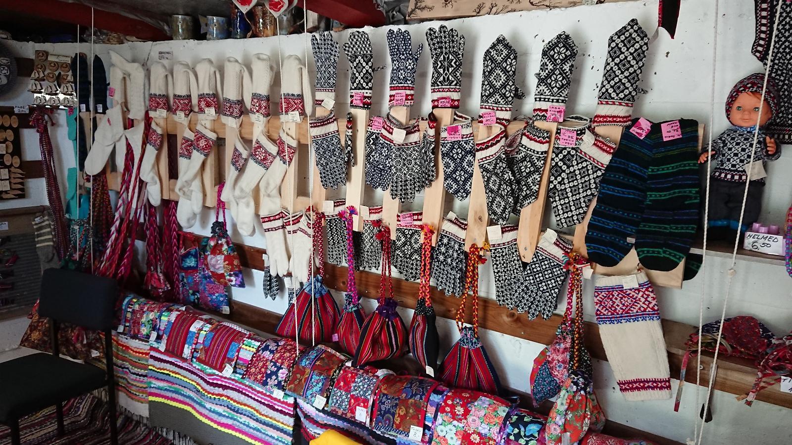 Kihnu handicraft shop 'Njaputüe pued'