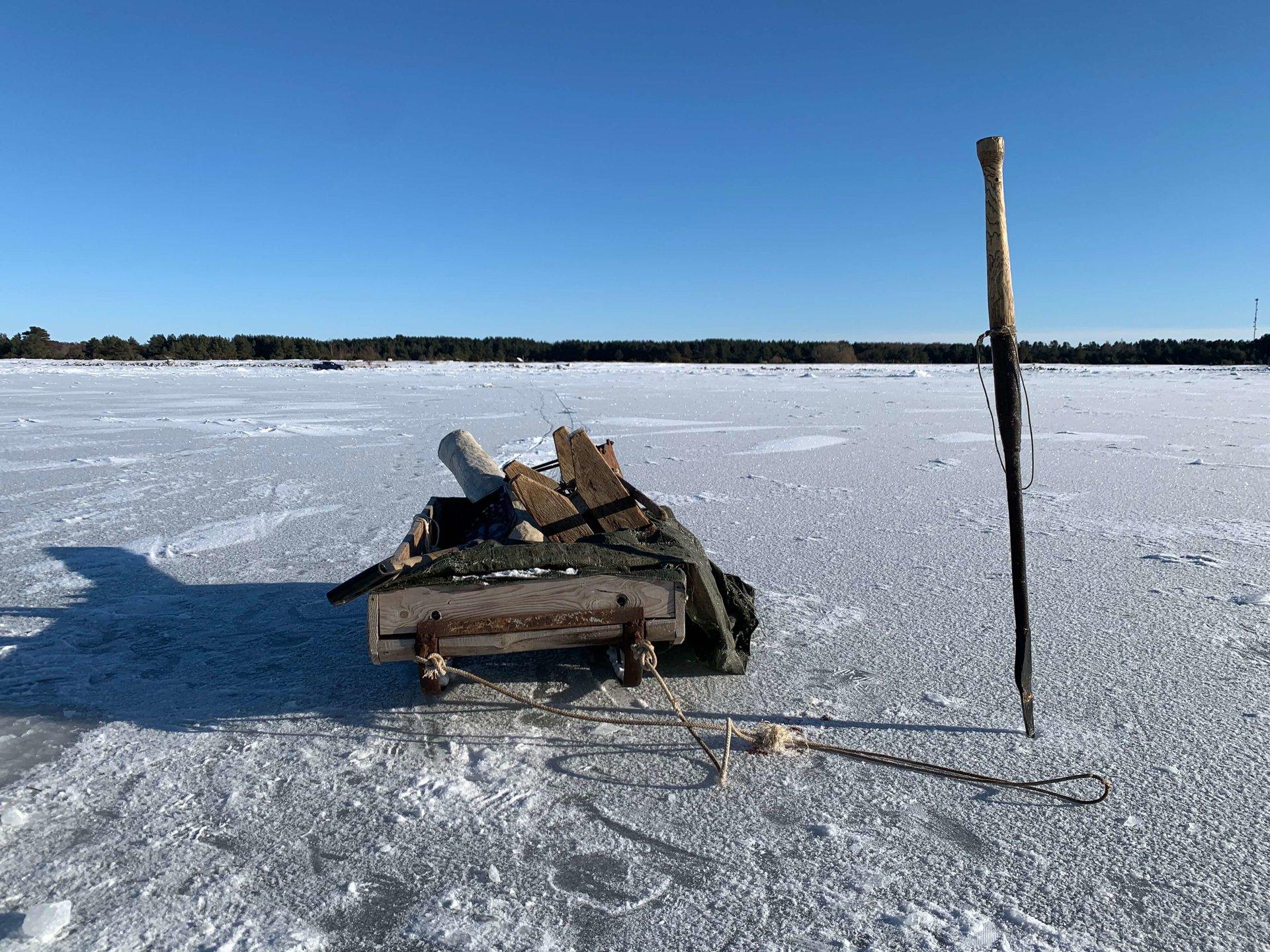 Talvine jääpüük, icefishing in Kihnu