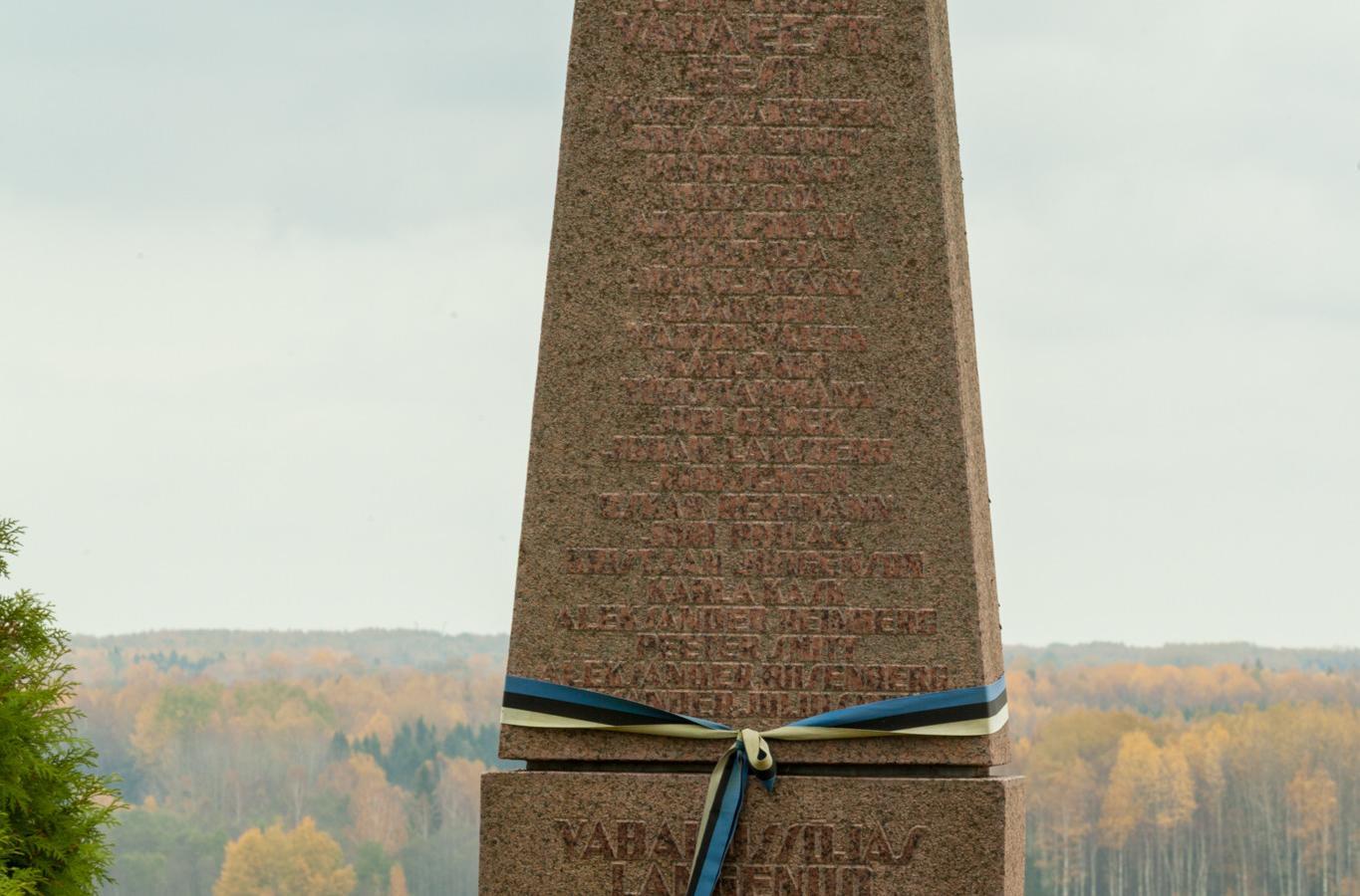 Vabadussõjas langenute mälestussammas Viljandimaal Kõpus