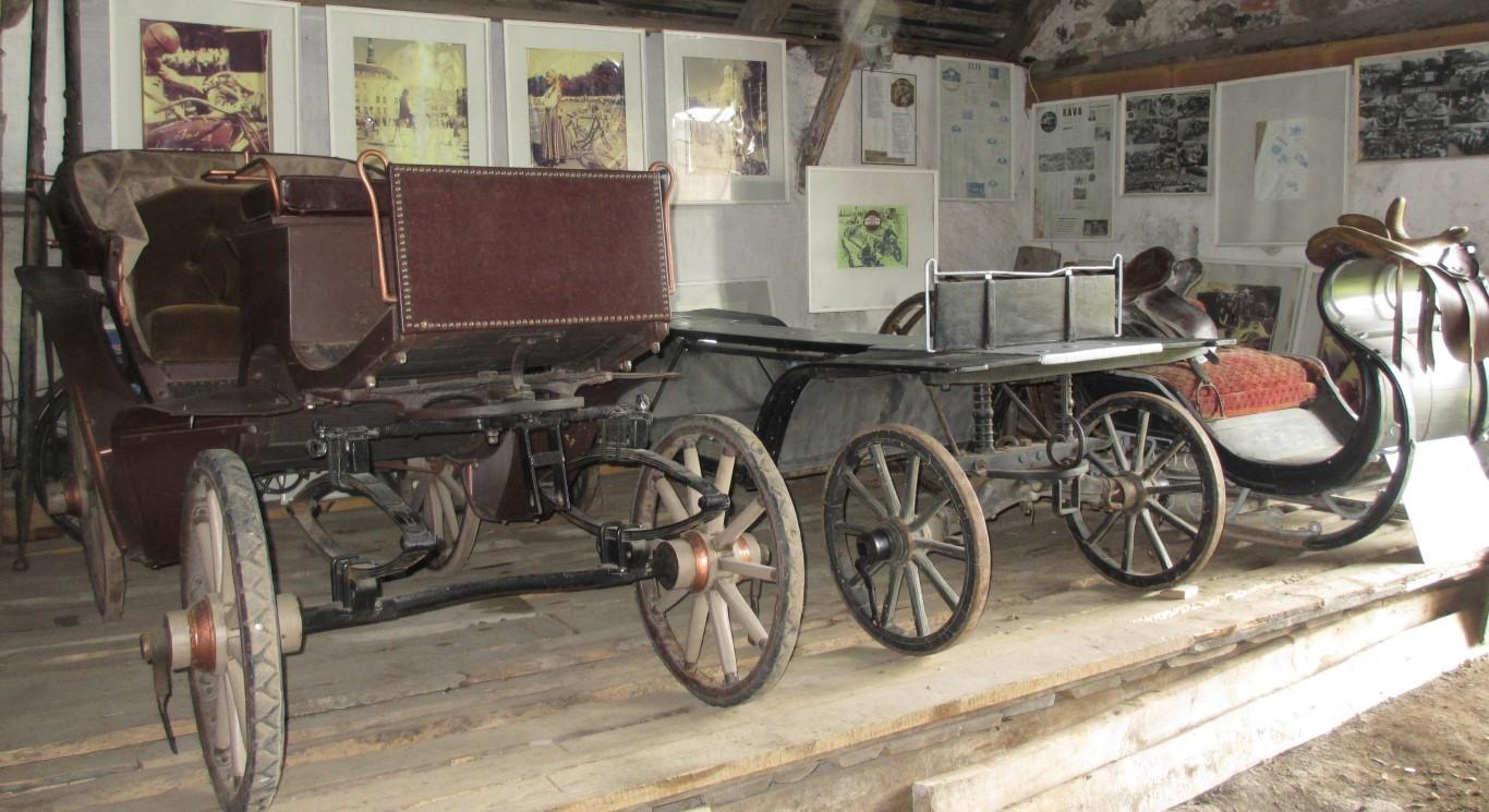 Kirsin vanhojen ajoneuvojen museo Virtsussa